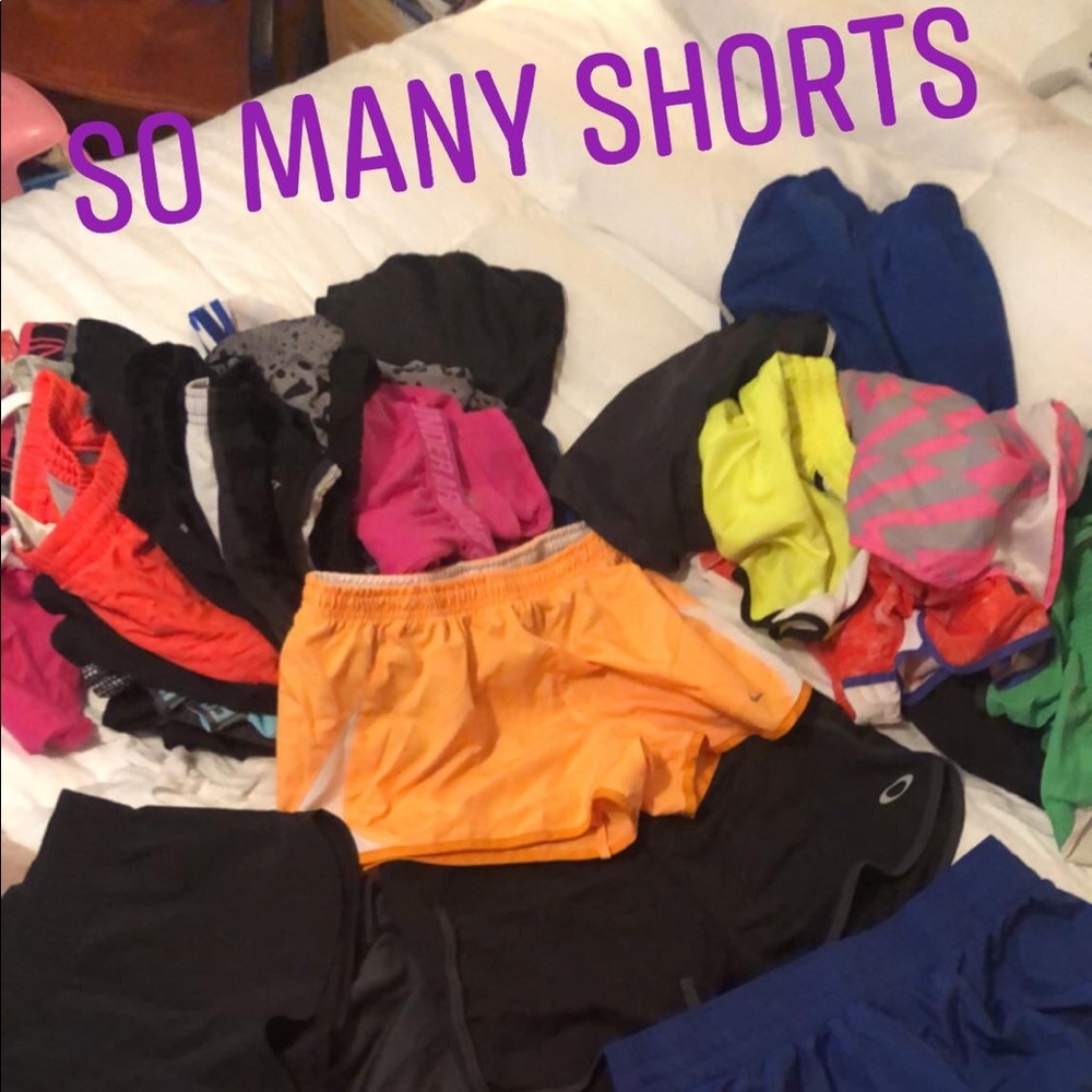 WOMENS ATHLETIC SHORTS •